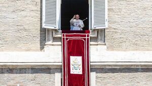 Papa pide que miedo no haga cerrar puertas al extranjero o diferente