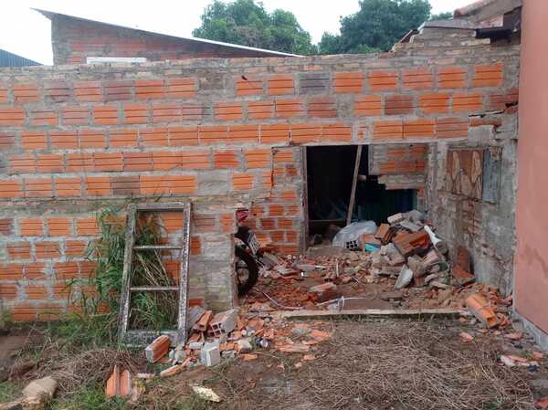 "Rápido, furioso y ebrio" destrozó una casa - C9N