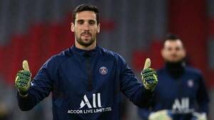 Compañero de Messi y Mbappé fue pateado por un caballero y está al borde de la muerte