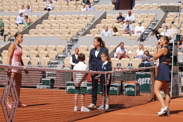 Versus / Tenista ucraniana rechaza saludar a su par de Bielorrusia, la guerra se simboliza en Roland Garros