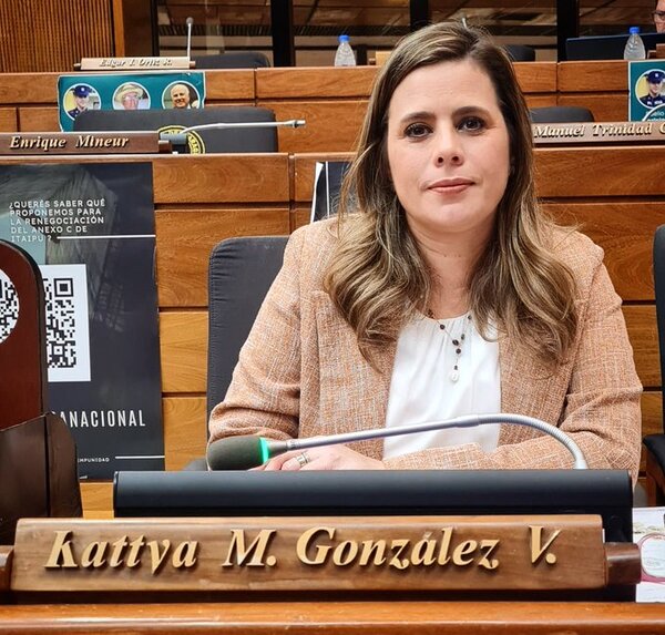 Kattya se opone a que senadores de Cruzada integren bancada opositora unificada - El Trueno