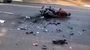 Video: Motociclista sufre brutal choque sobre Mariscal López