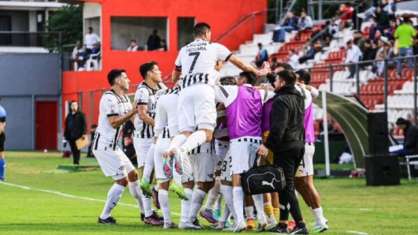 El campeón triunfa con dos golazos