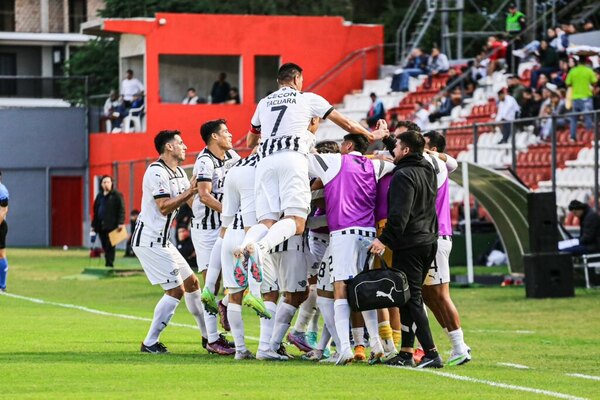 Versus / El campeón Libertad estrenó título con una gran victoria sobre General Caballero