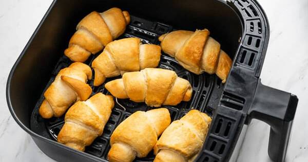 La Nación / LN tips: cómo hacer croissant en la freidora al aire