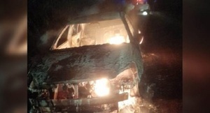 Diario HOY | Susto en Minga Porã: vehículo se incendió en plena marcha