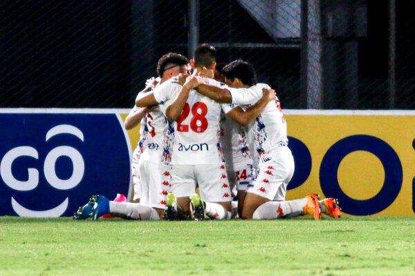 La Academia gana el duelo de vecinos | 1000 Noticias