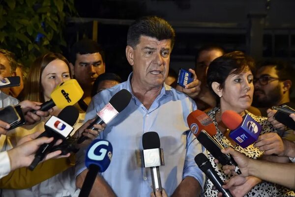 Intendentes liberales piden que Efraín Alegre renuncie - Política - ABC Color