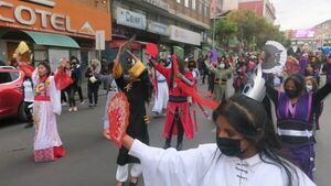 Cientos de bolivianos salen a la calle para mostrar el orgullo de ser “friki”
