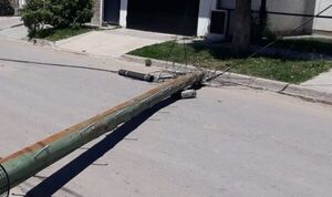 Poste de concreto en la calle ocasionó la muerte de una mujer