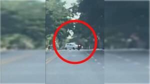 [VIDEO] Tiktoker graba un tremendo choque de una moto y un automóvil