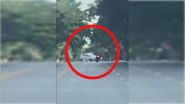 [VIDEO] Tiktoker graba un tremendo choque de una moto y un automóvil