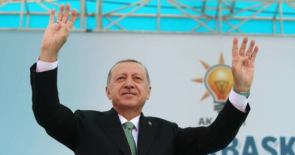 La Nación / Santiago Peña felicitó a Erdogan por su reelección como mandatario en Turquía