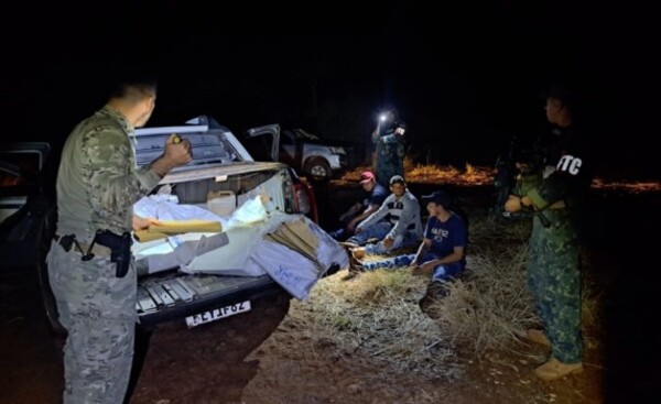 Senad intercepta a tres traficantes con más de 200 kg de marihuana