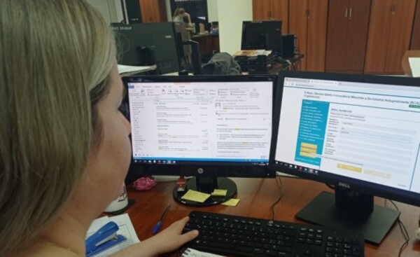 Docentes del MEC pueden postularse desde hoy a 48 becas disponibles