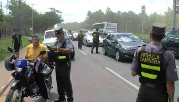 Más de 500 conductores multados por la Caminera •