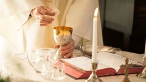 Robaron biblia y hasta las hostias de una capilla