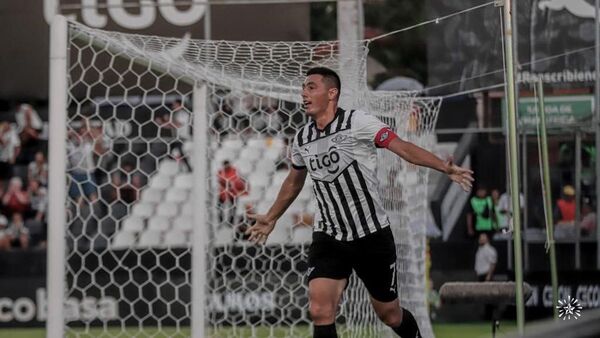 Óscar Tacuara Cardozo, el máximo goleador