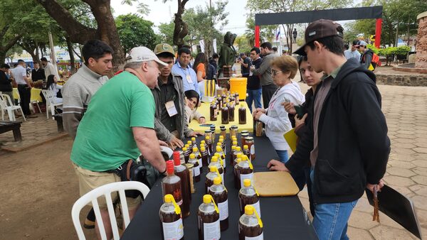 Exitosa 1ra. Feria de apicultores en Concepción