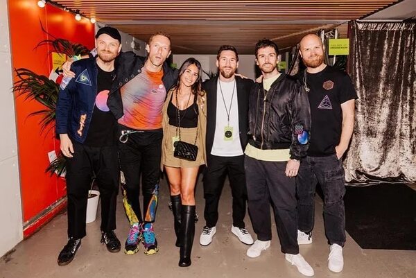 Messi fue al show de Coldplay en España y posó con Chris Martin y su banda - Gente - ABC Color