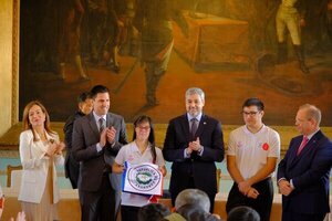Mandatario entregó pabellón a atletas de Olimpiadas Especiales que representarán al país - .::Agencia IP::.