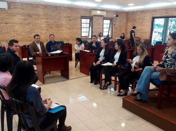 CDE: organización se reúne con autoridades de la Municipalidad para controlar recursos del Fonacide · Radio Monumental 1080 AM