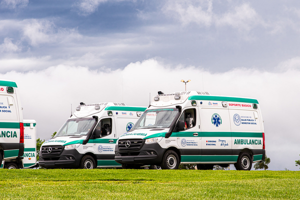 Grupo Condor entregó 7 unidades Sprinter 416 equipadas para ambulancias al Ministerio de Salud - Amigo Camionero
