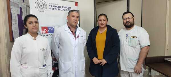 Alumnos del SNPP donan prendas de vestir para recién nacidos del HRE