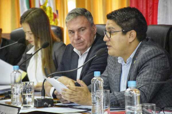 GOBERNADOR BRINDÓ INFORMES SOBRE LICITACIONES RECHAZADAS POR LA JUNTA DEPARTAMENTAL Y LAS IMPUGNADAS SIN SUSPENSIÓN POR LA DIRECCIÓN NACIONAL DE CONTRATACIONES PÚBLICAS