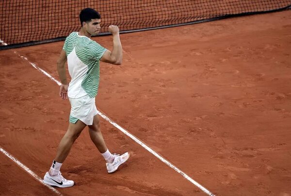 Alcaraz fulmina a Cobolli y levanta con sus golpes a la Suzanne Lenglen - Tenis - ABC Color