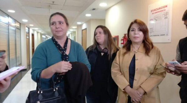 Familiares de fiscal destituido por el JEM, advirtieron al senado, con llegar a las instancias necesarias. – Prensa 5