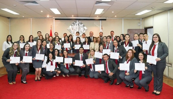 Nombran 46 nuevos asistentes fiscales tras concurso interno