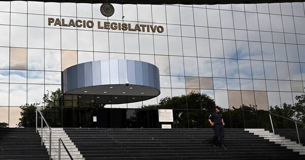 La Nación / Galaverna recuerda antecedentes sobre juramentos fuera del Congreso