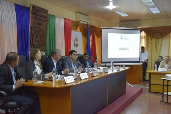 Diario HOY | Gobernador de Itapúa brinda informes sobre licitaciones ante junta departamental