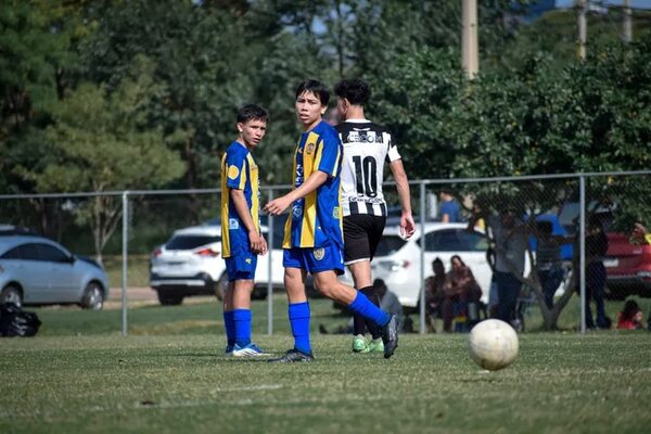 Sub 15: los gumarelos siguen invictos al mando - Libertad - ABC Color