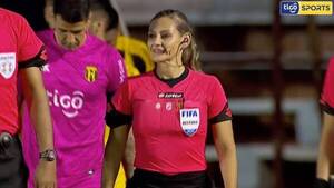 [VIDEO] Primera paraguaya arbitrando un partido de primera división
