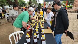 Exitosa 1ª feria de apicultores en Concepción