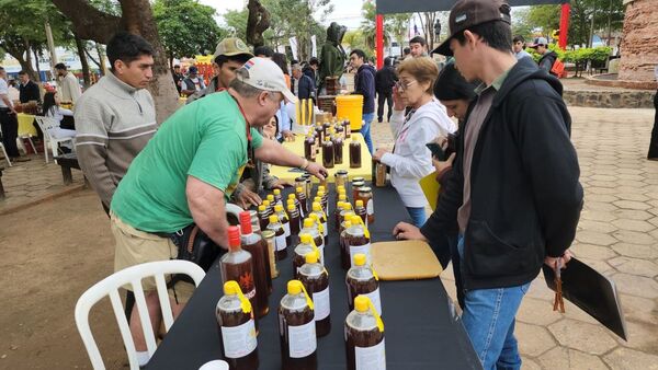 Exitosa 1ª feria de apicultores en Concepción