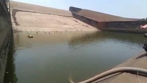 Funcionario indio ordenó vaciar un embalse para recuperar su celular - Unicanal