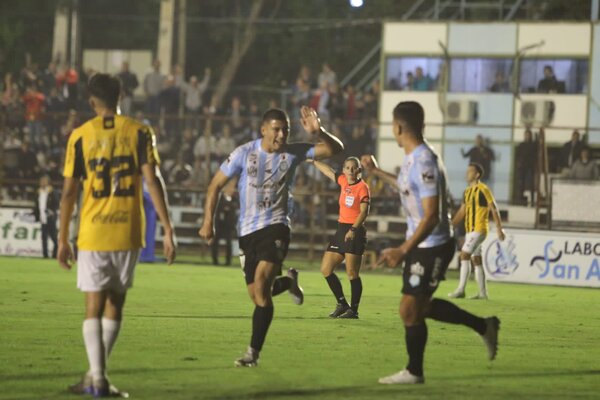 Guaireña y Guaraní dividieron honores en atractivo duelo - La Tribuna