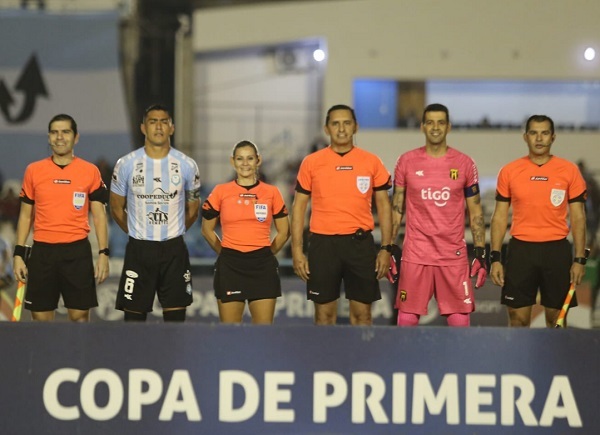 Guaireña y Guaraní empatan en partido histórico