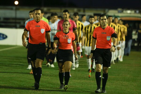 Diario HOY | Entretenido empate en histórico partido en el Parque