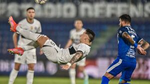 Guillermo Paiva silencia críticas con un golazo de chilena