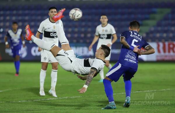[VIDEO] Golazo de chilena de Paiva, pero Ameliano le está ganando a la "O"