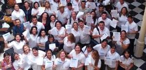 Docentes del MEC pueden postularse desde hoy a 48 becas para Colombia