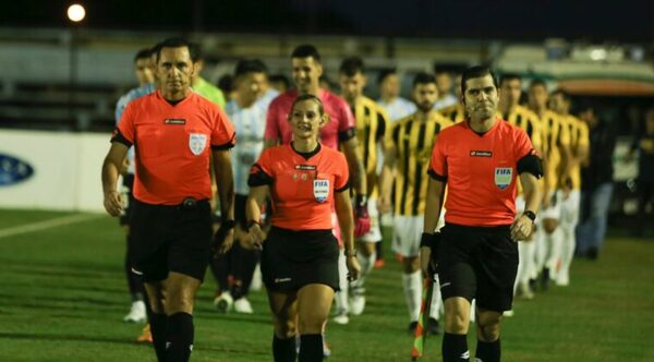 Entretenido empate en histórico partido en el Parque - Radio Imperio
