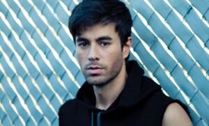 La mamá de Enrique Iglesias confirma que el artista sufre de neumonía