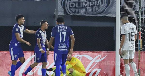 La Nación / Estupenda remontada da la victoria a Ameliano