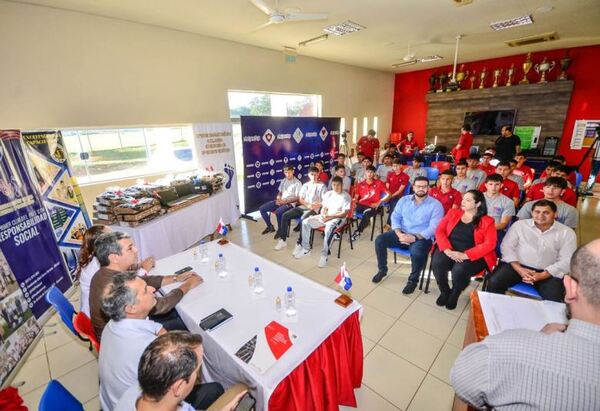 El SINAFOCAL y la Fundación del Club Cerro Porteño entregaron certificados y kits a semilleros capacitados en Inglés Básico | Lambaré Informativo