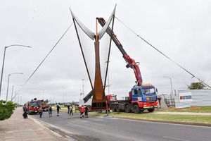 Sobre la Avda. José Asunción Flores erigen monumento en homenaje a Félix Pérez Cardozo - La Tribuna